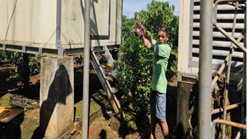 Công an huyện Cư M'gar thực nghiệm lại hiện trường N.T.T trộm cắp tài sản tại các trạm BTS . (Ảnh: Công an cung cấp) Công an huyện Cư M'gar thực nghiệm lại hiện trường N.T.T trộm cắp tài sản tại các trạm BTS . (Ảnh: Công an cung cấp)