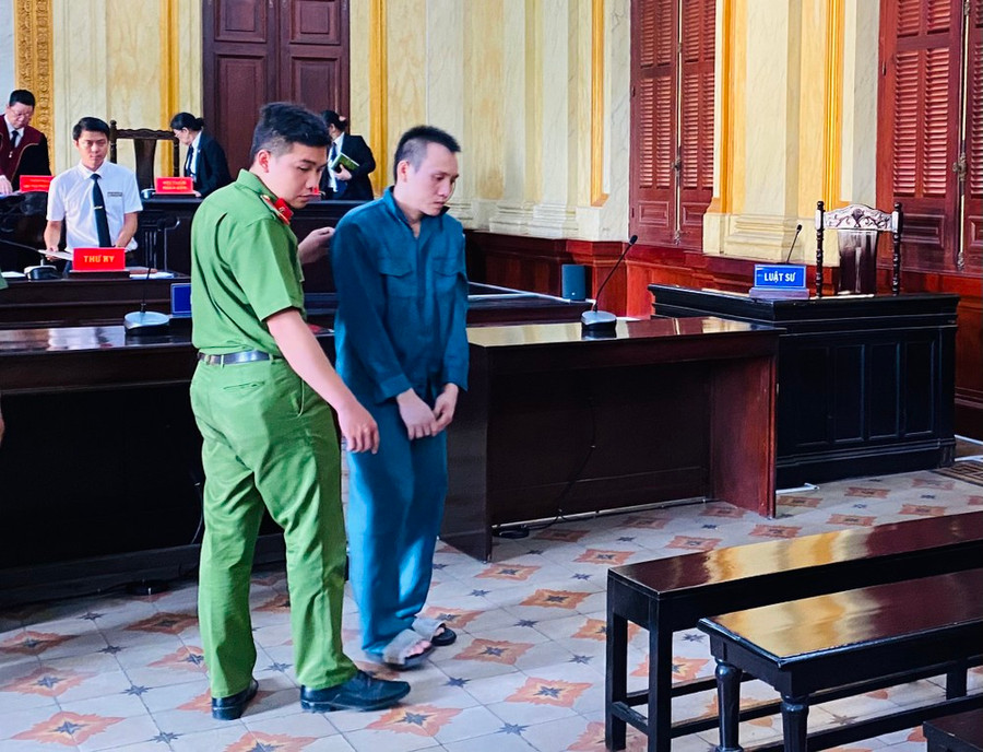 Nói lời sau cùng, bị cáo Hổ xin HĐXX cho 1 cơ hội trở về thắp nhang xin lỗi cha mẹ