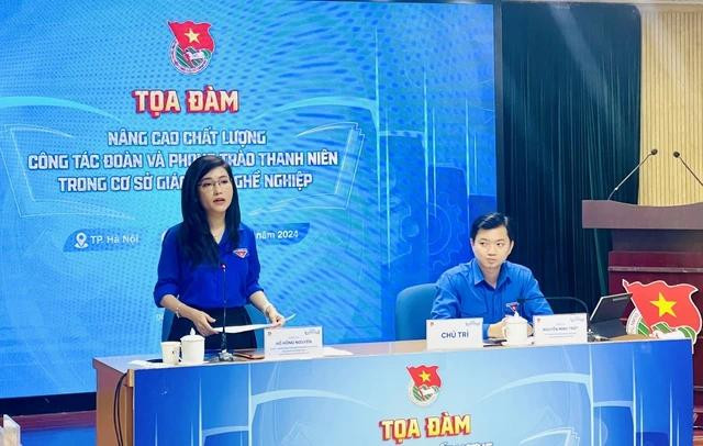 Chị Hồ Hồng Nguyên thông tin tại tọa đàm. Chị Hồ Hồng Nguyên thông tin tại tọa đàm.