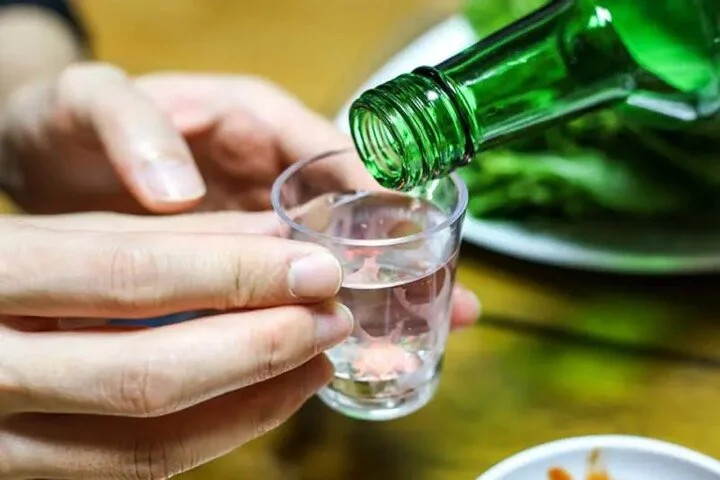 Việc sử dụng đồ uống có cồn về cơ bản đều không tốt. (Ảnh minh hoạ)