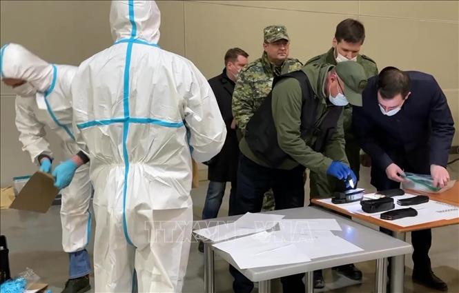 Thành viên Ủy ban điều tra LB Nga thu thập chứng cứ sau vụ tấn công nhằm vào Crocus City Hall ở Moskva, Nga tối 23/3. Ảnh: AA/TTXVN Thành viên Ủy ban điều tra LB Nga thu thập chứng cứ sau vụ tấn công nhằm vào Crocus City Hall ở Moskva, Nga tối 23/3. Ảnh: AA/TTXVN