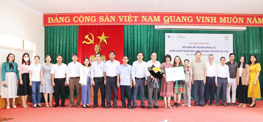 Lễ ký kết tài trợ 70 xét nghiệm triSureFirst giữa Viện Di truyền Y học-Gene Solutions và Sở Y tế tỉnh Đak Lak