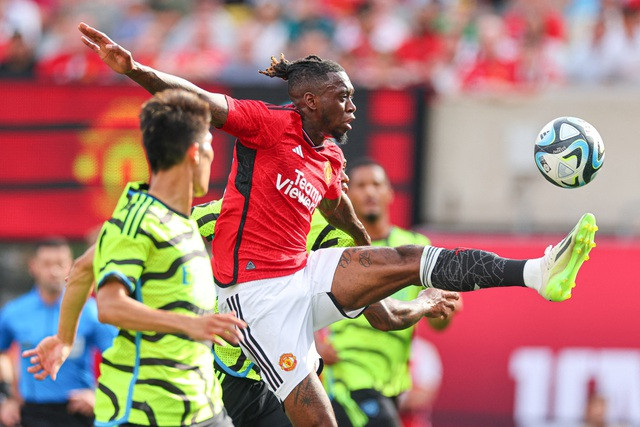 Man United cần để Wan-Bissaka ra đi mới có tiền mua sắm Mazraoui Man United cần để Wan-Bissaka ra đi mới có tiền mua sắm Mazraoui