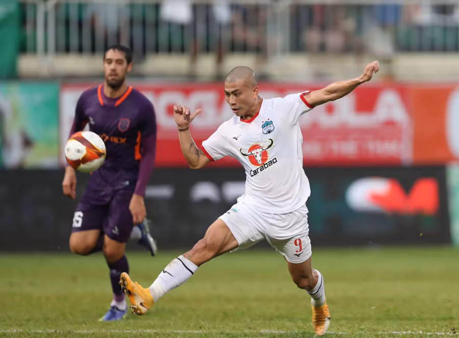 HLV Troussier gọi 4 cầu thủ HAGL lên U.23 và đội tuyển Việt Nam - Ảnh 2. Tiền đạo Đinh Thanh Bình tiếp tục được triệu tập. Ảnh: MINH TRẦN