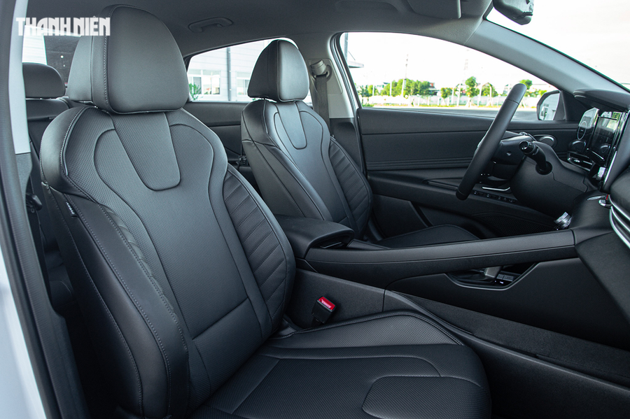 Mua ô tô mới nên lắp những phụ kiện nào để hỗ trợ lái xe an toàn? - Ảnh 1. Có những phụ kiện, đồ chơi hỗ trợ lái xe an toàn thường được những người mua ô tô mới lựa chọn để lắp trên xe. Ảnh: Bá Hùng