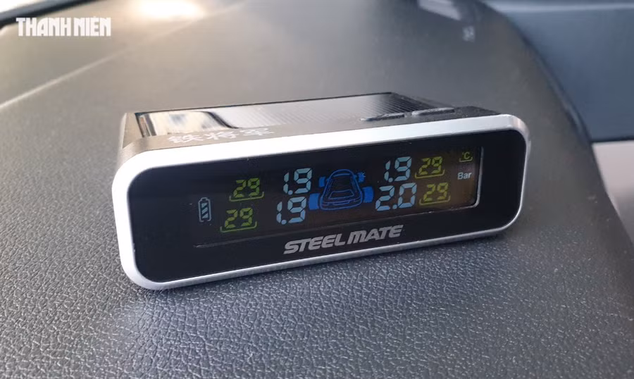 Mua ô tô mới nên lắp những phụ kiện nào để hỗ trợ lái xe an toàn? - Ảnh 3. Cảm biến áp suất lốp cũng là phụ kiện cần thiết lắp đặt trên ô tô mới. Ảnh: Bá Hùng