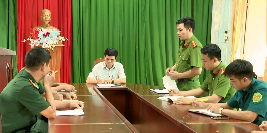 Công an xã Ia O (huyện Ia Grai) và Bộ đội Biên phòng tích cực tham mưu giúp chính quyền địa phương triển khai thực hiện các kế hoạch đấu tranh ngăn chặn ma túy. Ảnh: H.T Công an xã Ia O (huyện Ia Grai) và Bộ đội Biên phòng tích cực tham mưu giúp chính quyền địa phương triển khai thực hiện các kế hoạch đấu tranh ngăn chặn ma túy. Ảnh: H.T