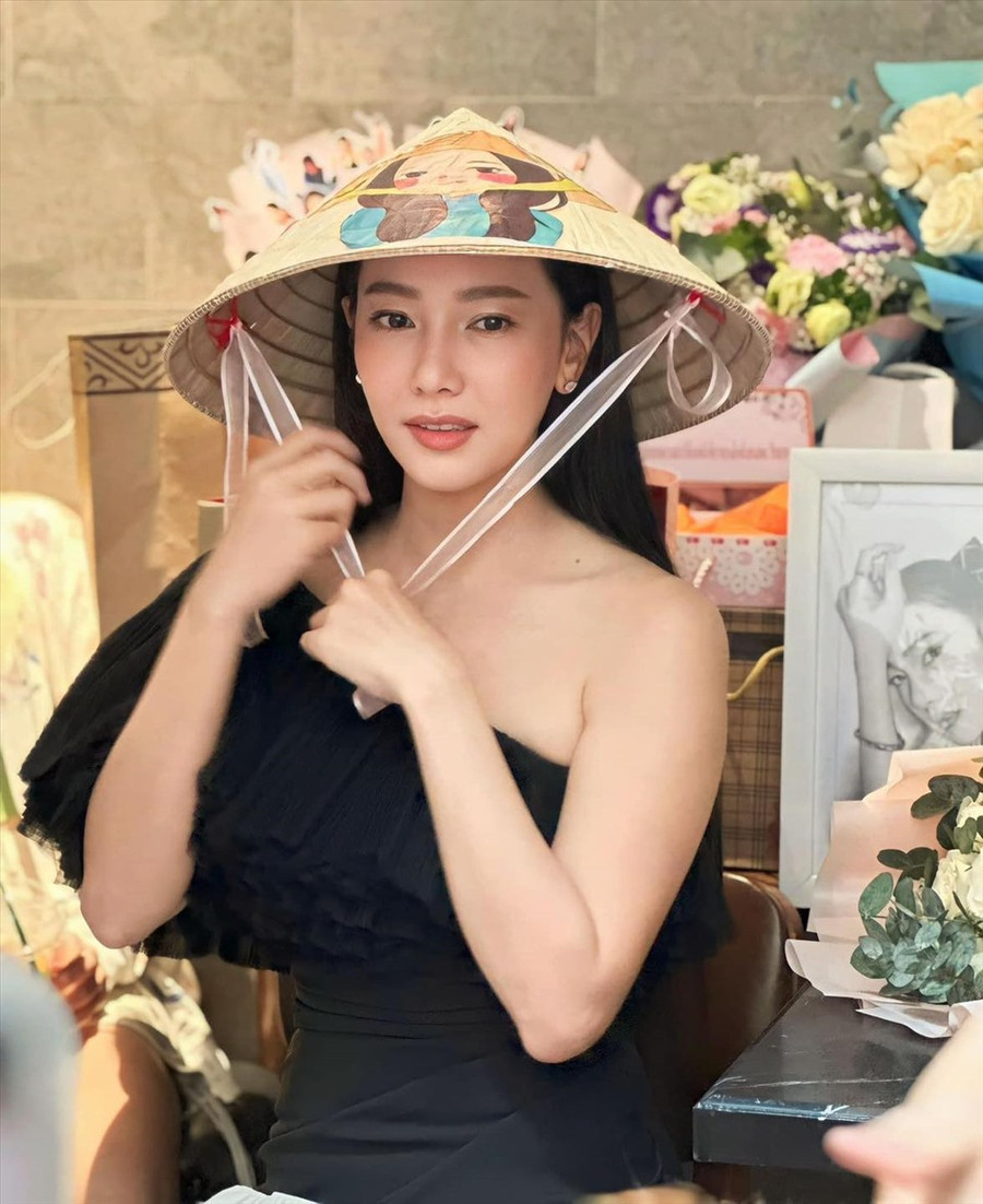 Trước khi rời khỏi Việt Nam, Nune Woranuch đã có buổi gặp gỡ và giao lưu với khán giả Việt. Ảnh: Instagram nhân vật Trước khi rời khỏi Việt Nam, Nune Woranuch đã có buổi gặp gỡ và giao lưu với khán giả Việt. Ảnh: Instagram nhân vật