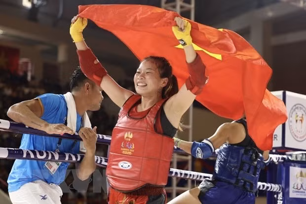 Triệu Thị Phương Thủy giành HCV Kun Khmer nội dung đối kháng hạng 51kg Nữ. (Ảnh: Minh Quyết/TTXVN) Triệu Thị Phương Thủy giành HCV Kun Khmer nội dung đối kháng hạng 51kg Nữ. (Ảnh: Minh Quyết/TTXVN)