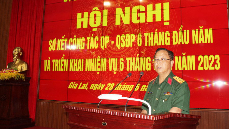 Đại tá Lê Kim Giàu-Ủy viên Ban Thường vụ Tỉnh ủy, Chỉ huy trưởng Bộ CHQS tỉnh phát biểu tại hội nghị. Ảnh: Thanh Tuyền Đại tá Lê Kim Giàu-Ủy viên Ban Thường vụ Tỉnh ủy, Chỉ huy trưởng Bộ CHQS tỉnh phát biểu tại hội nghị. Ảnh: Thanh Tuyền
