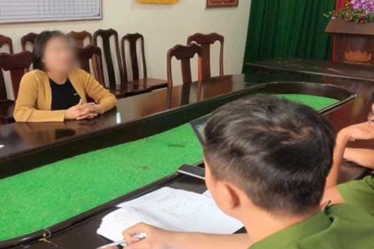 Bị can Đỗ Thị Thúy tại cơ quan cơ quan (Ảnh: Hồng Long). Bị can Đỗ Thị Thúy tại cơ quan cơ quan (Ảnh: Hồng Long).