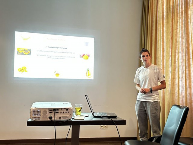 Chuyên gia về thể lực và dinh dưỡng Ellena Tuner của FIFA. Ảnh:VFF