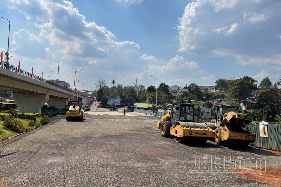 Nhà thầu đẩy nhanh tiến độ thi công cầu hồ hạ TP. Gia Nghĩa