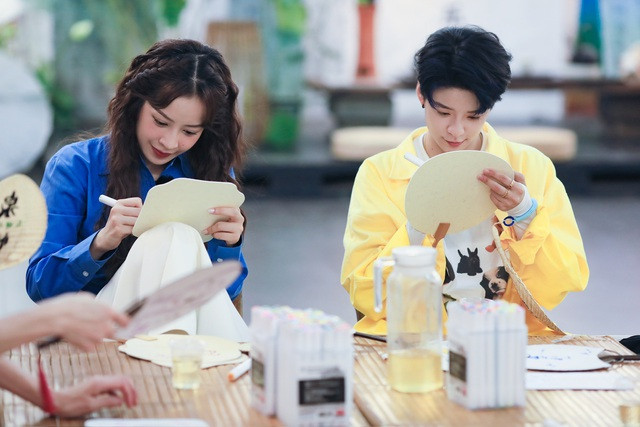 Chi Pu tham gia show ẩm thực Trung Quốc - Ảnh 3. Sau Đạp gió, Lễ tốt nghiệp không giới hạn, Chi Pu tiếp tục trải nghiệm chương trình mới cùng Amber. Ảnh: NVCC