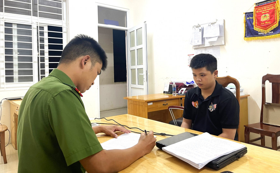 Nguyễn Phi Sơn bị bắt giữ sau 2 năm dùng dao đâm người bị thương.