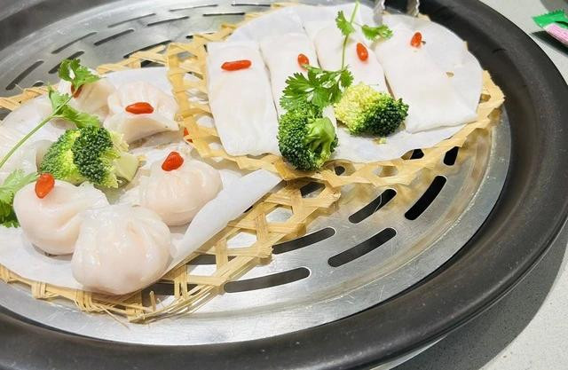 Nên thay đổi các món như hấp, luộc thay cho các món kho, xào, nướng cần tẩm ướp nhiều gia vị mặn Nên thay đổi các món như hấp, luộc thay cho các món kho, xào, nướng cần tẩm ướp nhiều gia vị mặn