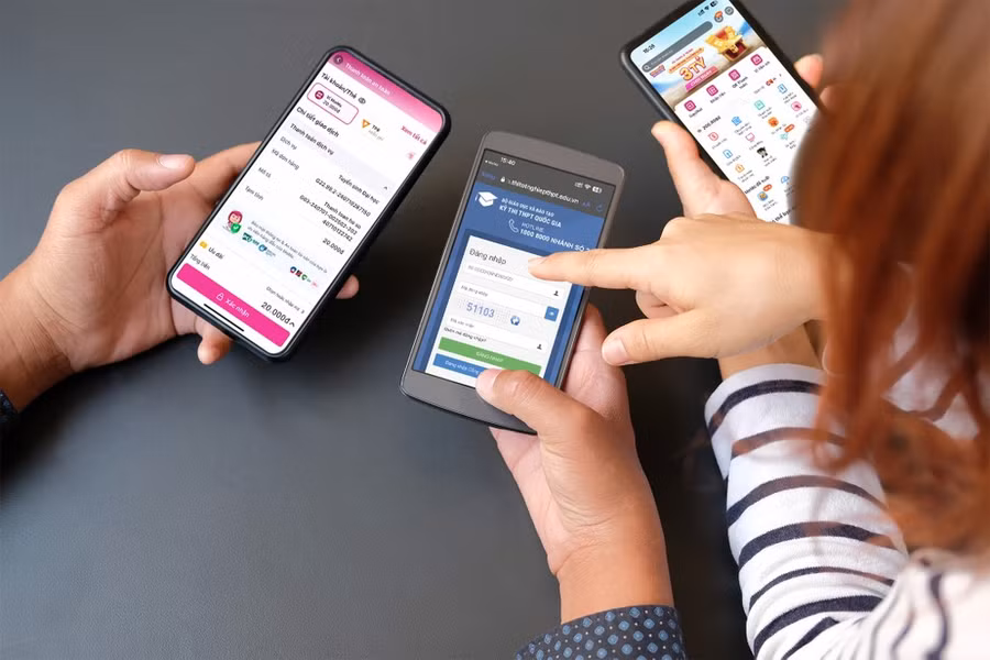 Đây là năm thứ 3 MoMo đồng hành cùng hàng trăm nghìn thí sinh trên chặng đường xét tuyển Đại học (ăm 2022, con số giao dịch qua MoMo đạt 179.000 và năm 2023 là 297.450 giao dịch). Năm 2024, khi sử dụng MoMo để nộp lệ phí, thí sinh/phụ huynh còn nhận được combo thẻ quà giảm giá các dịch vụ ăn uống, tiện ích, giải trí và đi lại trên MoMo với giá trị lên đến 500.000 đồng. (Ảnh: MM/Vietnam+)