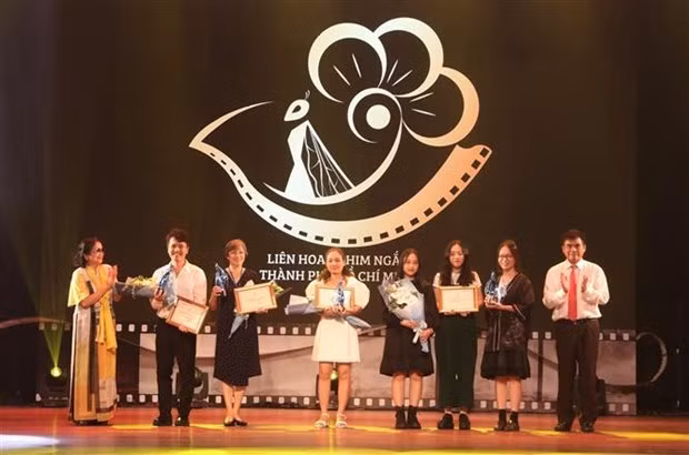 Phim ngắn, phim độc lập có những đặc thù về ngôn ngữ, cách kể chuyện và là khởi điểm cho những dự án phim dài - thể loại thường được công chúng chú ý hơn. (Ảnh minh họa Liên hoan Phim ngắn Thành phố Hồ Chí Minh lần thứ nhất năm 2023: Thu Hương/TTXVN)