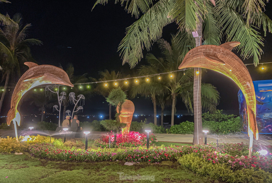 Các mô hình trang trí được thiết kế từ mây tre độc đáo, lạ mắt. Các mô hình trang trí được thiết kế từ mây tre độc đáo, lạ mắt.