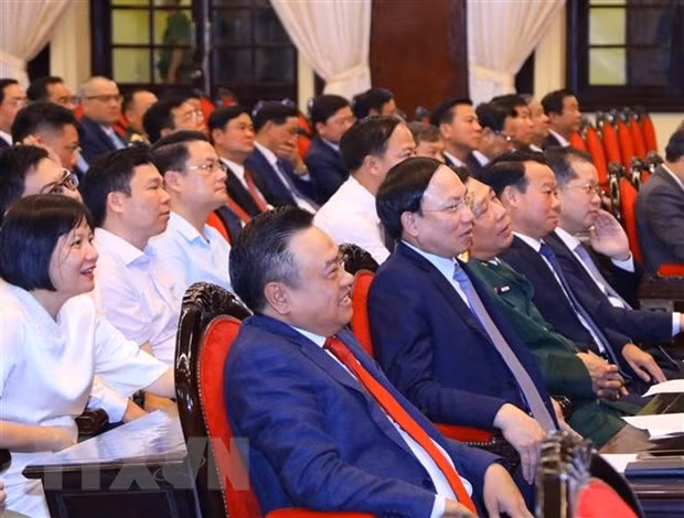 Các Ủy viên Trung ương Đảng dự lễ khai giảng. (Ảnh: Văn Điệp/TTXVN)