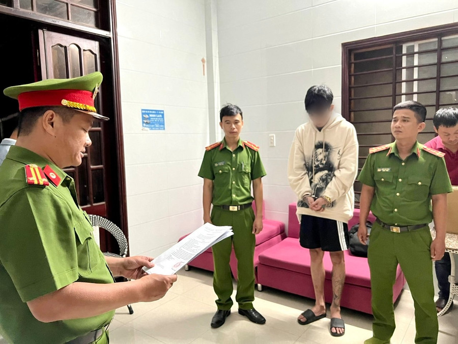 Công an bắt đối tượng mua bán, tàng trữ số lượng lớn ma túy. Ảnh: Công an cung cấp Công an bắt đối tượng mua bán, tàng trữ số lượng lớn ma túy. Ảnh: Công an cung cấp