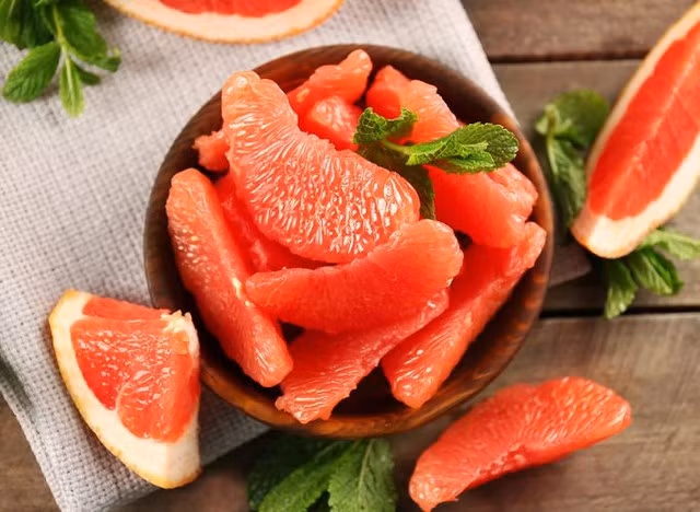 Bưởi là trái cây chứa nhiều nước