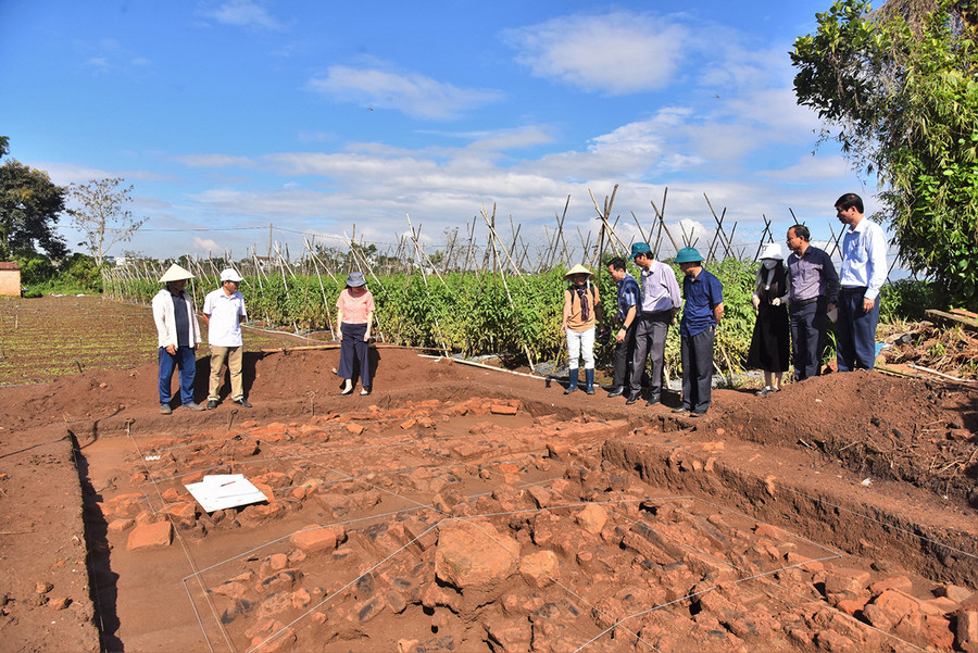 Khai quật di tích An Phú (xã An Phú, TP. Pleiku) năm 2023. Ảnh: H.B.T