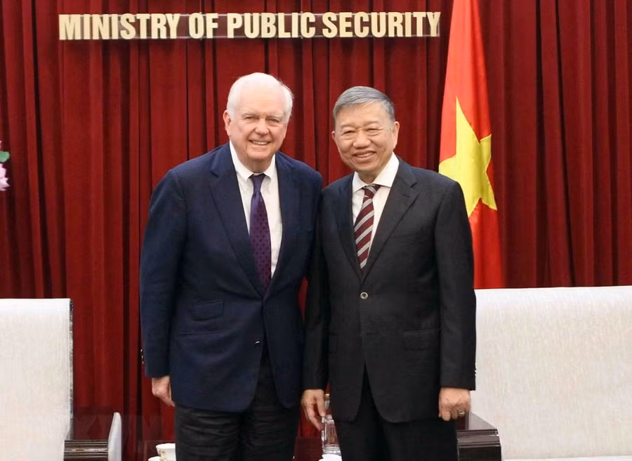 Đại tướng Tô Lâm, Bộ trưởng Bộ Công an tiếp Giáo sư Thomas J. Vallely, Cố vấn cấp cao của trường Harvard Kennedy thuộc Đại học Harvard. (Ảnh: Phạm Kiên/TTXVN)