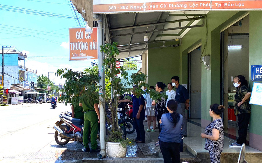 Cơ quan công an có mặt ghi nhận hiện trường vụ việc. Cơ quan công an có mặt ghi nhận hiện trường vụ việc.