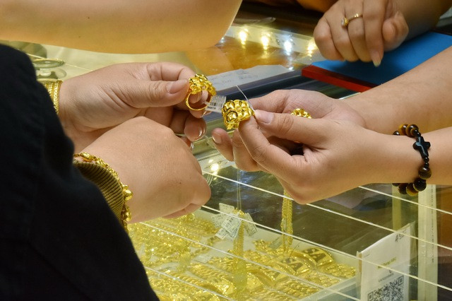 Đầu ngày 9-4, giá vàng hôm nay trên thế giới lao lên 2.238 USD/ounce. Đầu ngày 9-4, giá vàng hôm nay trên thế giới lao lên 2.238 USD/ounce.