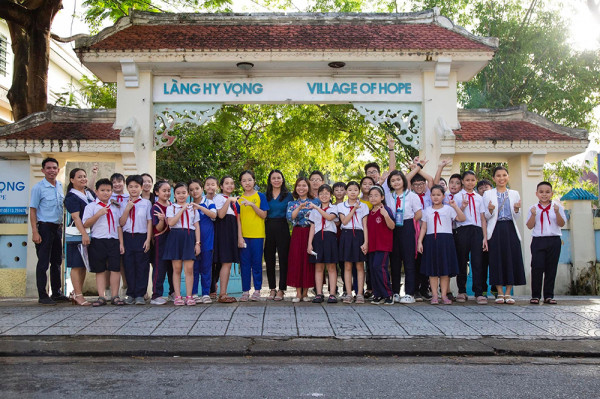 Hơn 30 năm qua, Làng Hy Vọng đã thực sự trở thành mái ấm, gia đình của trẻ em mồ côi, khuyết tật, trở thành địa chỉ của tình thương và hy vọng Hơn 30 năm qua, Làng Hy Vọng đã thực sự trở thành mái ấm, gia đình của trẻ em mồ côi, khuyết tật, trở thành địa chỉ của tình thương và hy vọng