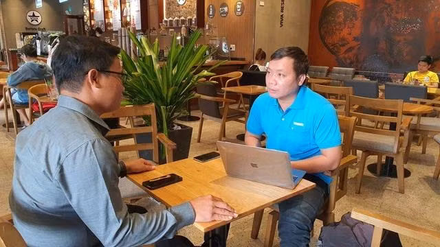 Nhiều phụ huynh phản ánh tới báo chí về câu chuyện "chèn môn tự nguyện vào chính khóa" hồi tháng 9.2023. ẢNH: THÚY HẰNG