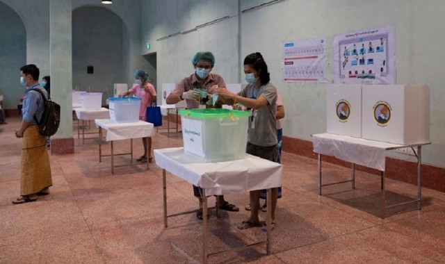 Một địa điểm bỏ phiếu ở Yangon trong cuộc bầu cử vào tháng 11.2020. Ảnh: Reuters Một địa điểm bỏ phiếu ở Yangon trong cuộc bầu cử vào tháng 11.2020. Ảnh: Reuters