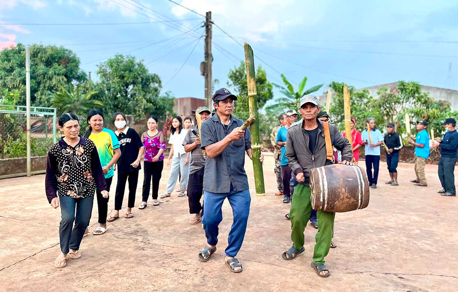 Đội chiêng tre xã Glar tập luyện chuẩn bị cho Ngày hội Văn hóa các dân tộc toàn tỉnh lần thứ 2-2023. Đội chiêng tre xã Glar tập luyện chuẩn bị cho Ngày hội Văn hóa các dân tộc toàn tỉnh lần thứ 2-2023.