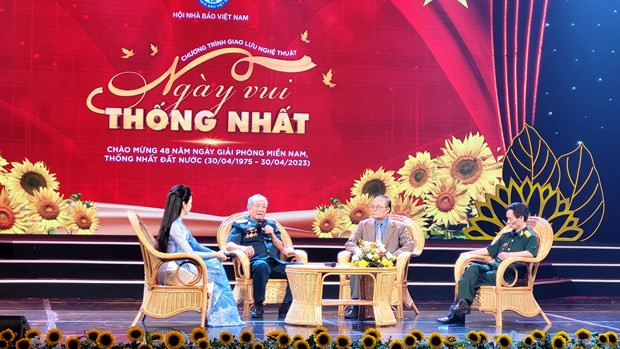 Các nhân chứng lịch sử chia sẻ tại sự kiện. Từ trái sang: Đại tá Hán Văn Quảng, Đại tá-nhà báo Anh Ngọc và Đại tá-nhà báo Nguyễn Mạnh Hùng (Ảnh: Minh Anh/Vietnam+) Các nhân chứng lịch sử chia sẻ tại sự kiện. Từ trái sang: Đại tá Hán Văn Quảng, Đại tá-nhà báo Anh Ngọc và Đại tá-nhà báo Nguyễn Mạnh Hùng (Ảnh: Minh Anh/Vietnam+)