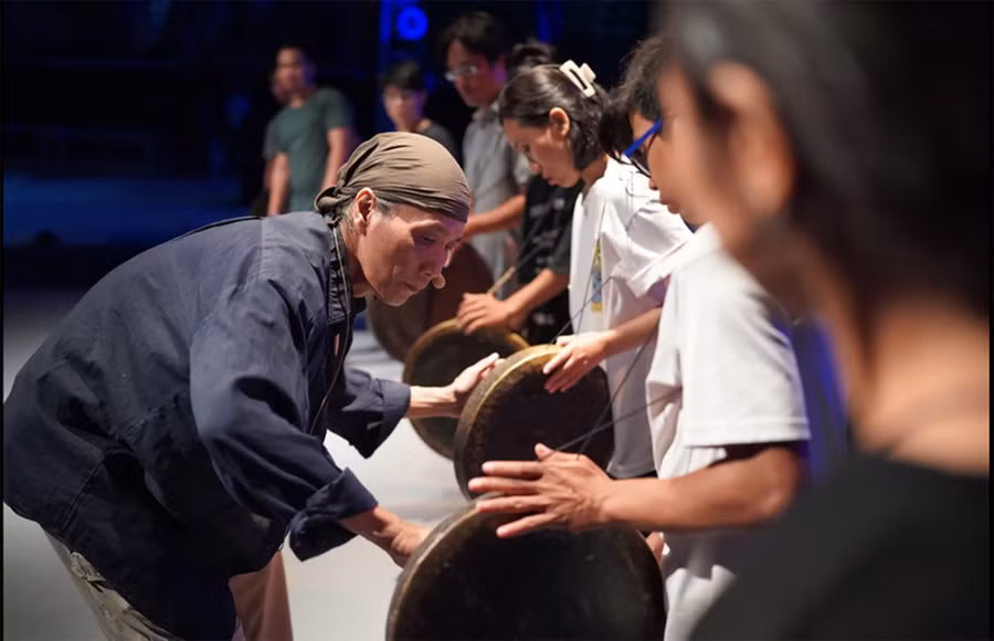 Nhà nghiên cứu Bùi Trọng Hiền luôn trăn trở trước sự biến mất của thang âm cồng chiêng truyền thống. Ảnh NVCC