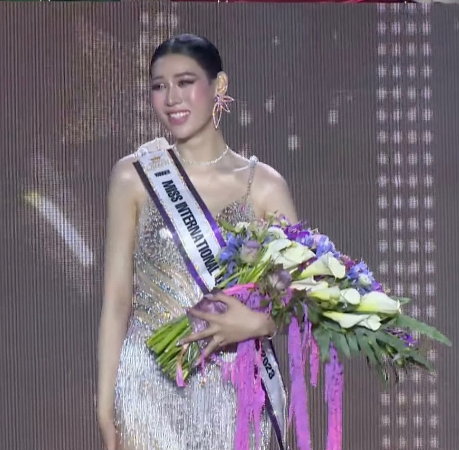 Dịu Thảo khóc khi đăng quang Miss International Queen Vietnam. Ảnh: Cắt clip.