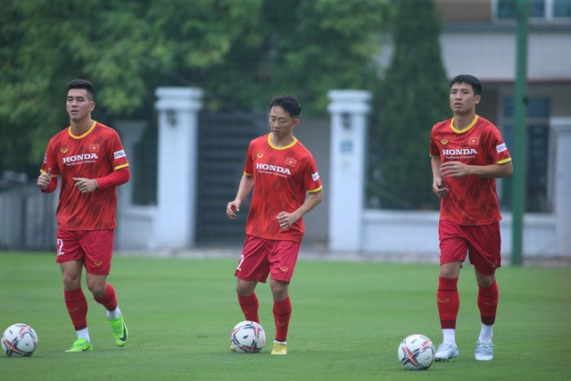 Từ trái sang phải: Tiến Linh, Ngọc Quang và đội phó Tiến Dũng. Ảnh:Minh Tú