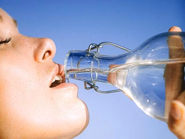 Uống đủ nước sẽ giúp ngăn ngừa viêm bàng quang. ẢNH: PEXELS