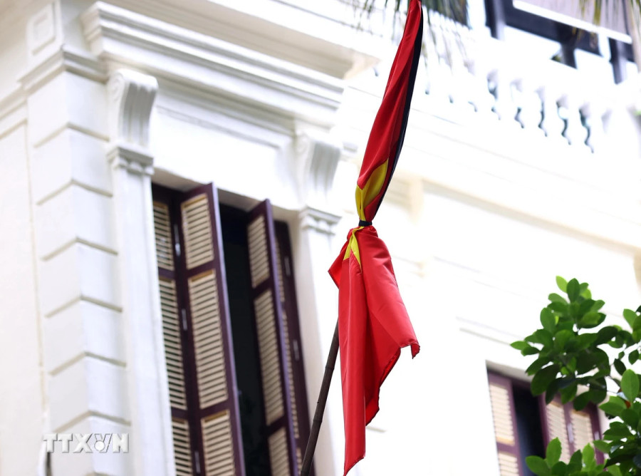 Treo cờ rủ tưởng nhớ Tổng Bí thư Nguyễn Phú Trọng. (Ảnh: Văn Điệp/TTXVN) Treo cờ rủ tưởng nhớ Tổng Bí thư Nguyễn Phú Trọng. (Ảnh: Văn Điệp/TTXVN)