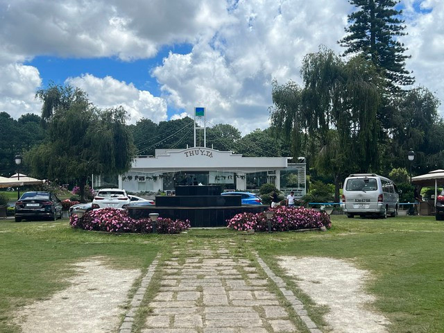 Đà Lạt: Nhà hàng Thủy Tạ được đề xuất đấu giá cho thuê hơn 3 tỉ đồng/năm - Ảnh 2. Nhà hàng Thủy Tạ cũng là địa điểm được nhiều người dân và du khách chọn lựa. Ảnh: GIA BÌNH