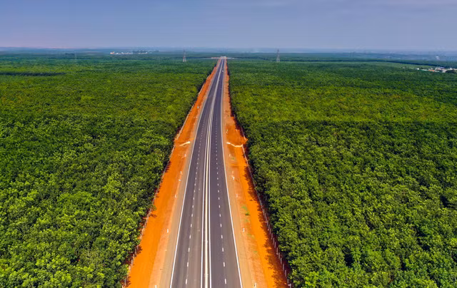 Đến thời điểm này, dự án đường bộ cao tốc Bắc – Nam phía đông giai đoạn 1 đã có 4 đoạn tuyến được hoàn thành, với tổng chiều dài gần 280 km trên tổng số 654 km