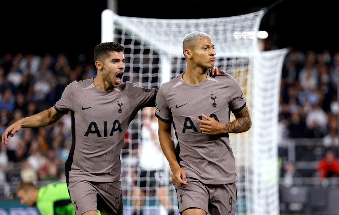 Gục ngã loạt luân lưu, Tottenham bị loại từ vòng 2 League Cup - Ảnh 4. Richarlison có bàn thắng đầu tiên ở mùa giải mới