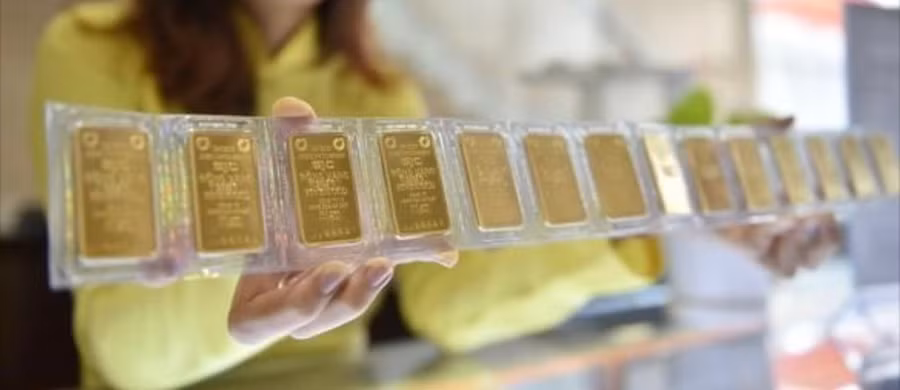 Vàng SJC lại tăng mạnh dịp sát Tết dù vàng thế giới giảm