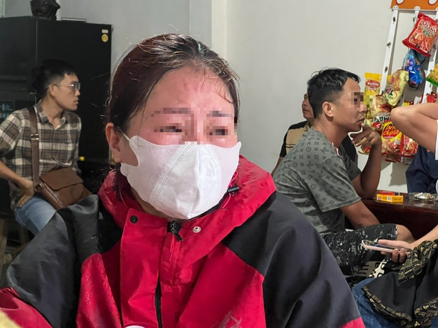 Chị Y. khóc nấc ngóng tin em trai Chị Y. khóc nấc ngóng tin em trai