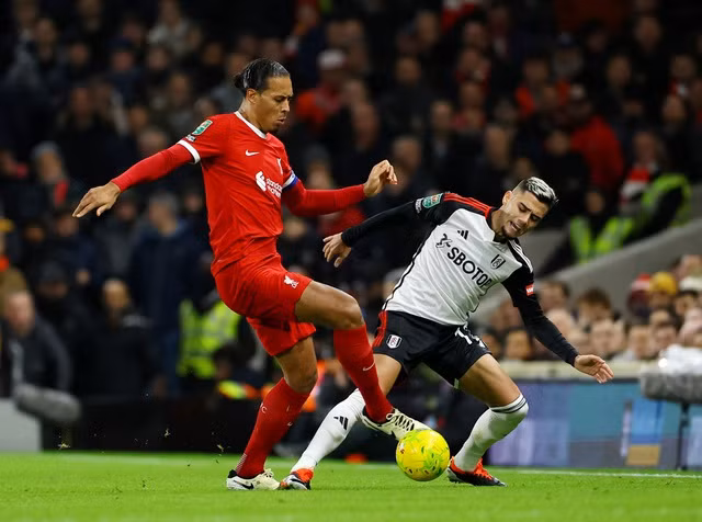 Trận bán kết luợt về nóng ngay sau tiếng còi khai cuộc