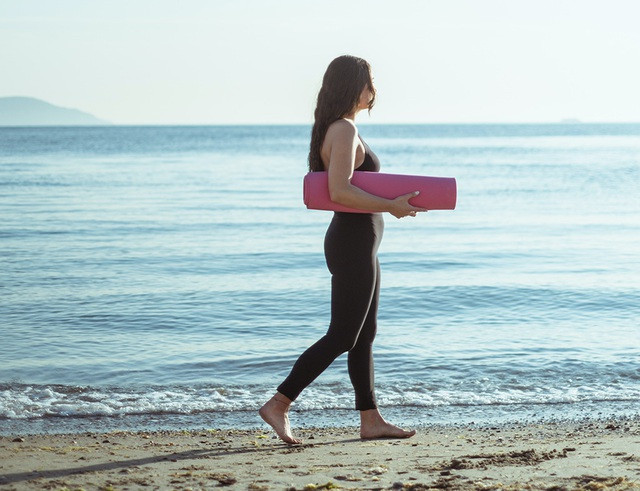 9 lợi ích sức khỏe tuyệt vời của đi bộ buổi tối - Ảnh 1. Đi bộ luôn tốt cho sức khỏe. Ảnh: Pexels