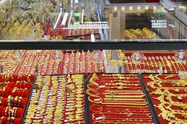 Giá vàng hôm nay của thế giới lao lên 2.409 USD lúc 6 giờ ngày 31-7 Giá vàng hôm nay của thế giới lao lên 2.409 USD lúc 6 giờ ngày 31-7