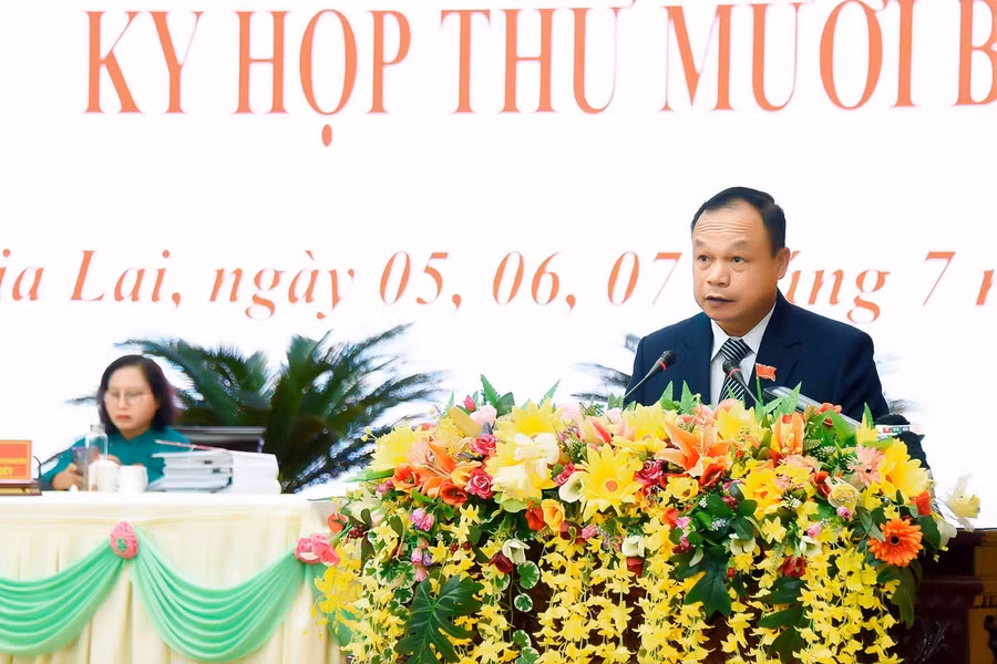 Phó Chủ tịch UBND tỉnh Dương Mah Tiệp trả lời kiến nghị cử tri gửi đến kỳ họp. Ảnh: Đ.T Phó Chủ tịch UBND tỉnh Dương Mah Tiệp trả lời kiến nghị cử tri gửi đến kỳ họp. Ảnh: Đ.T