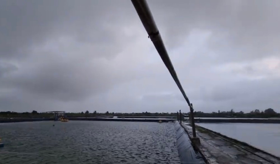 Biển Móng Cái (Quảng Ninh) lúc 5 giờ sáng 23-7 Biển Móng Cái (Quảng Ninh) lúc 5 giờ sáng 23-7